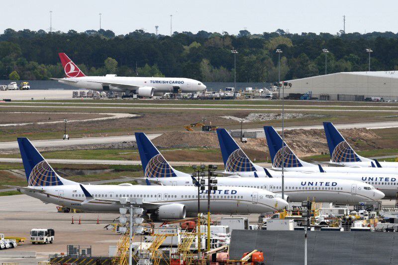 Foto de archivo de varios aviones de United Airlines, incluyendo un Boeing 737 MAX 9, en el Aeropuerto George Bush en Houston, Texas. 
Mar 18, 2019.  REUTERS/Loren Elliott