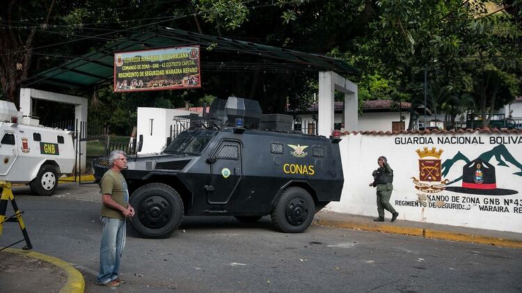 Los comandos de la Guardia Nacional Bolivariana están en alerta (EFE/ Miguel Gutierrez)
