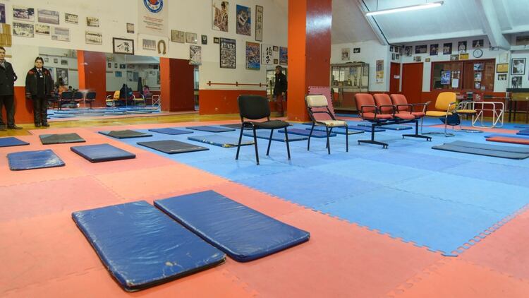 El salón de karate donde durmieron alrededor de 60 personas