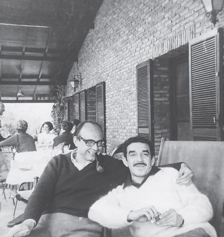 Fernando Vidal Buzzi junto a Gabriel García Márquez, autor que descubrió (y por el que apostó a ciegas) casi por casualidad. (Julie Weisz)