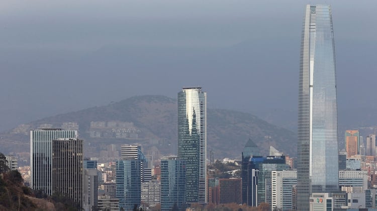 Santiago de Chile, una ciudad que padece de una contaminación del aire visible. (Reuters)