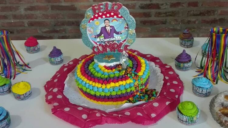 El ídolo infantil Topa fue el centro de la torta de 6 años de Francesca.