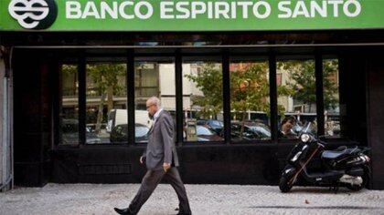 El Banco Espirito Santo fue sospechado de lavado de dinero en Miami, la sucursal con la que operó Sarleaf. Fue disuelto por el gobierno de Portugal en 2014.