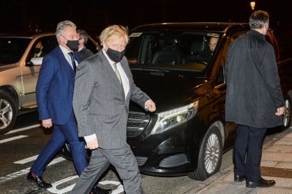 El primer ministro británico Boris Johnson llegando a la embajada británica en Bruselas, Bélgica. December 9, 2020. REUTERS/Johanna Geron