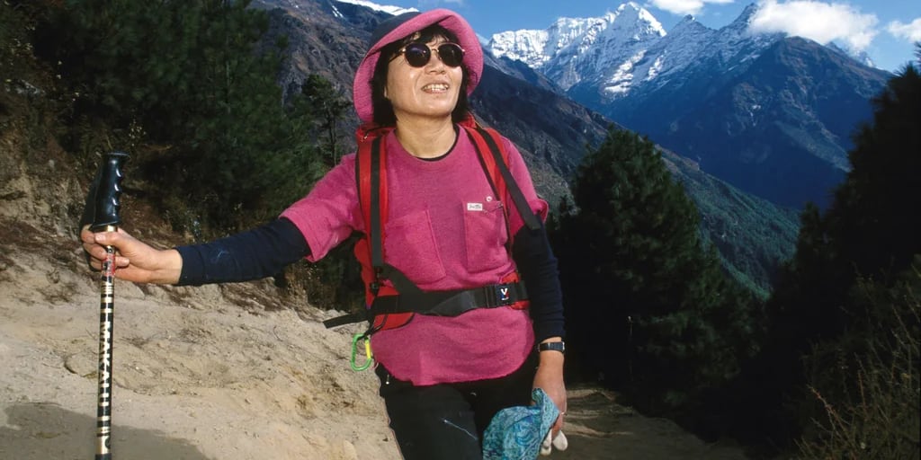 La historia de la primera mujer que conquistó el Everest: el alud al que sobrevivió y su sorpresa en la cima