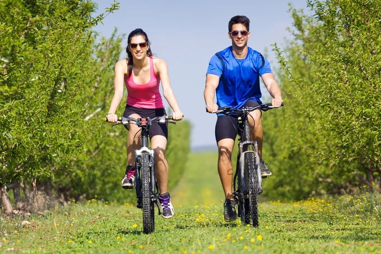 Andar en bicicleta mejora la salud cerebral y estimula las hormonas de la felicidad - Infobae