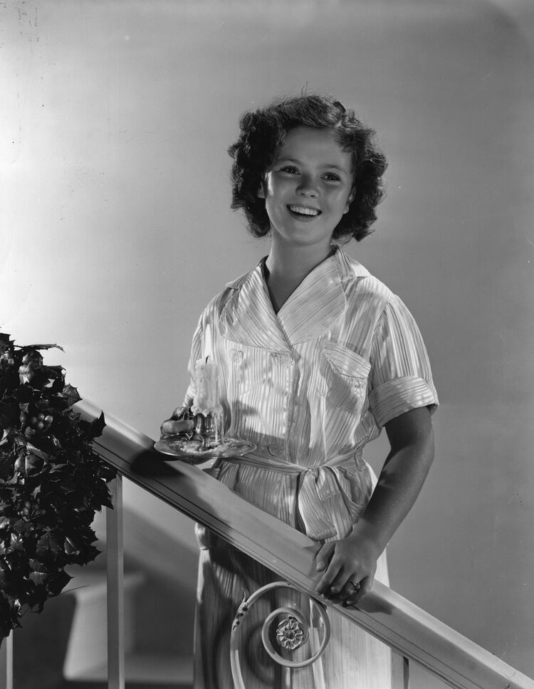 Shirley Temple posando en 1940 (Photo by Hulton Archive/Getty Images)