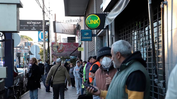 En San Justo muchos no respetan las recomendaciones de distanciamiento social (foto: Lihueel Althabe)