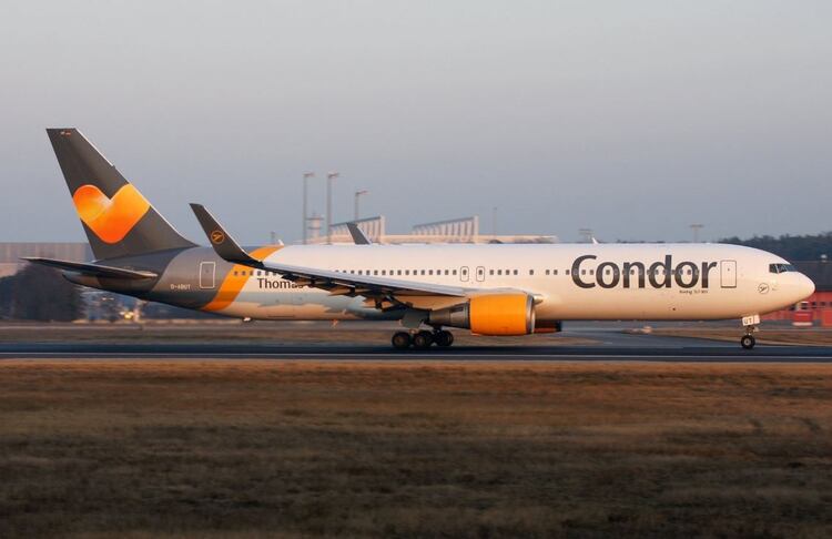 Fue el 6 de febrero cuando la tripulación de la cabina dio una taza de café sin tapa al piloto de 49 años que conducía el avión Airbus A33-243, operado por Condor, procedente de Frankfurt en Alemania hacia Cancún en México. (Foto: Twitter)