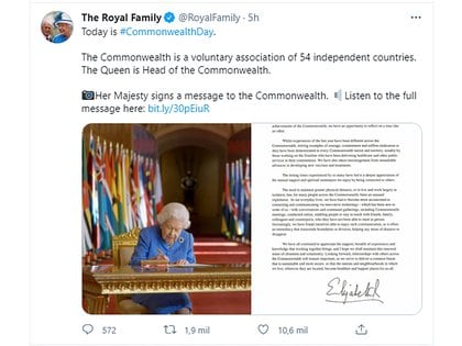 El primer tuit de la cuenta oficial de la corona británica tras la entrevista entre el príncipe Harry y Meghan Markle