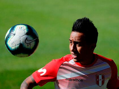 Cueva, en un entrenamiento con la selección de Perú (EFE/Paulo Whitaker/Archivo)
