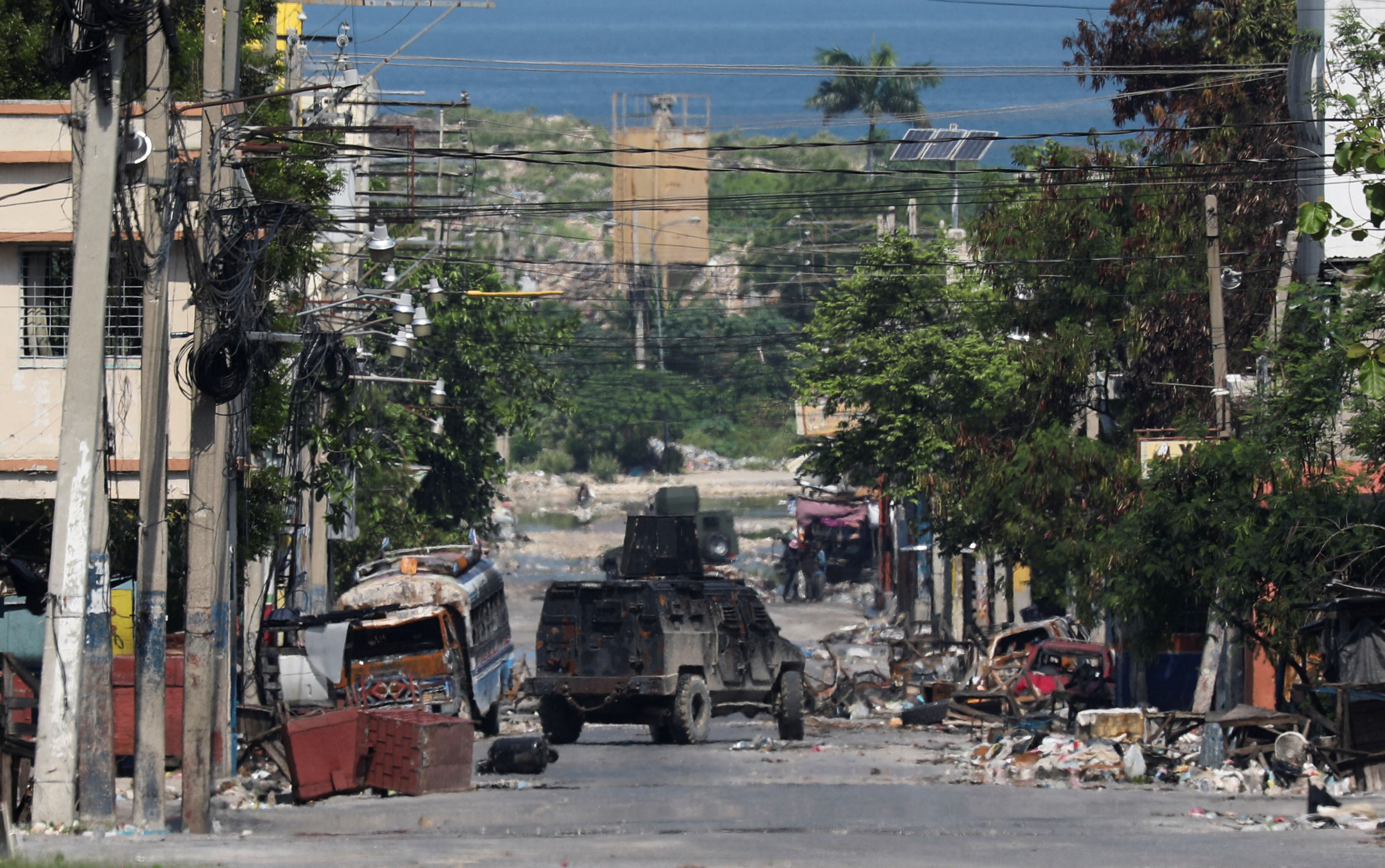 Haití se ha visto sacudido por una explosión de violencia desde finales de febrero, cuando poderosas bandas lanzaron una oleada de ataques en Puerto Príncipe y exigieron la dimisión del entonces primer ministro Ariel Henry (REUTERS/Ralph Tedy Erol)