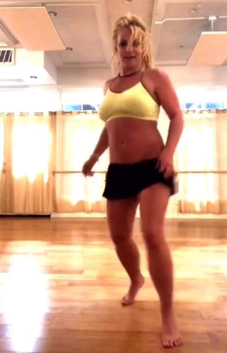 Britney se mostró animada bailando