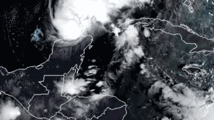 El ciclón tropical se fortaleció al salir del Golfo de México y registró vientos de 75 kilómetros por hora (GIF: NOAA) 