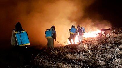 El Gobierno envió aviones hidrantes y brigadistas a todas las provincias que aún combaten el fuego en diversas zonas 