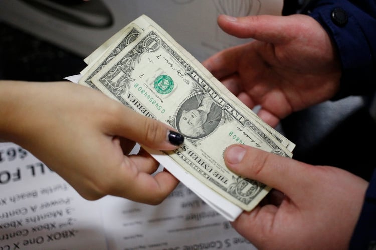 El Gobierno apela al “ancla” cambiaria para frenar la inflación y la incertidumbre política