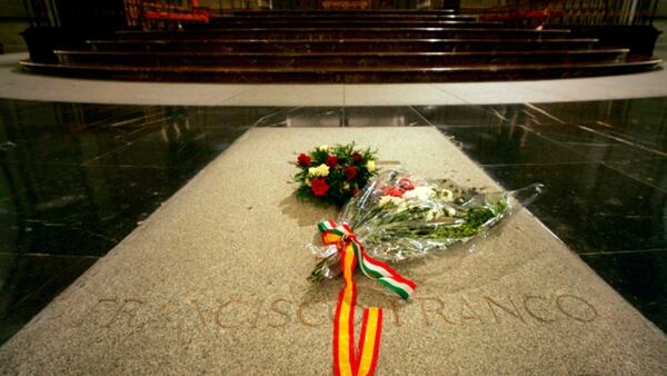 La tumba del dictador Francisco Franco en el Valle de los Caídos, en Madrid (AFP/Archivos – Philippe Desmazes)