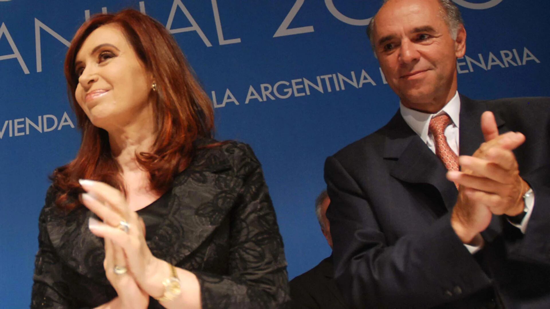 Cristina Kirchner en un evento junto al presidente de la CAC, Juan Chediak. (Télam)