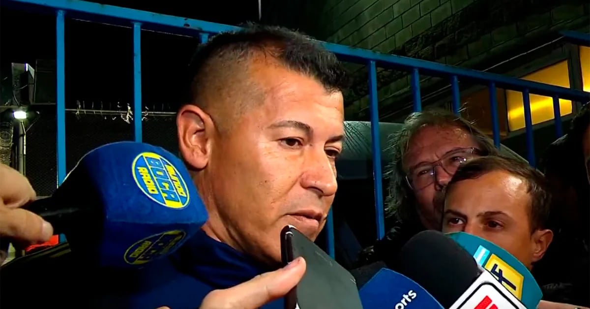 La straordinaria conferenza stampa di Jorge Almiron dopo la sconfitta del Boca contro l’Arsenal: non ha accettato domande e ha criticato aspramente l’arbitraggio