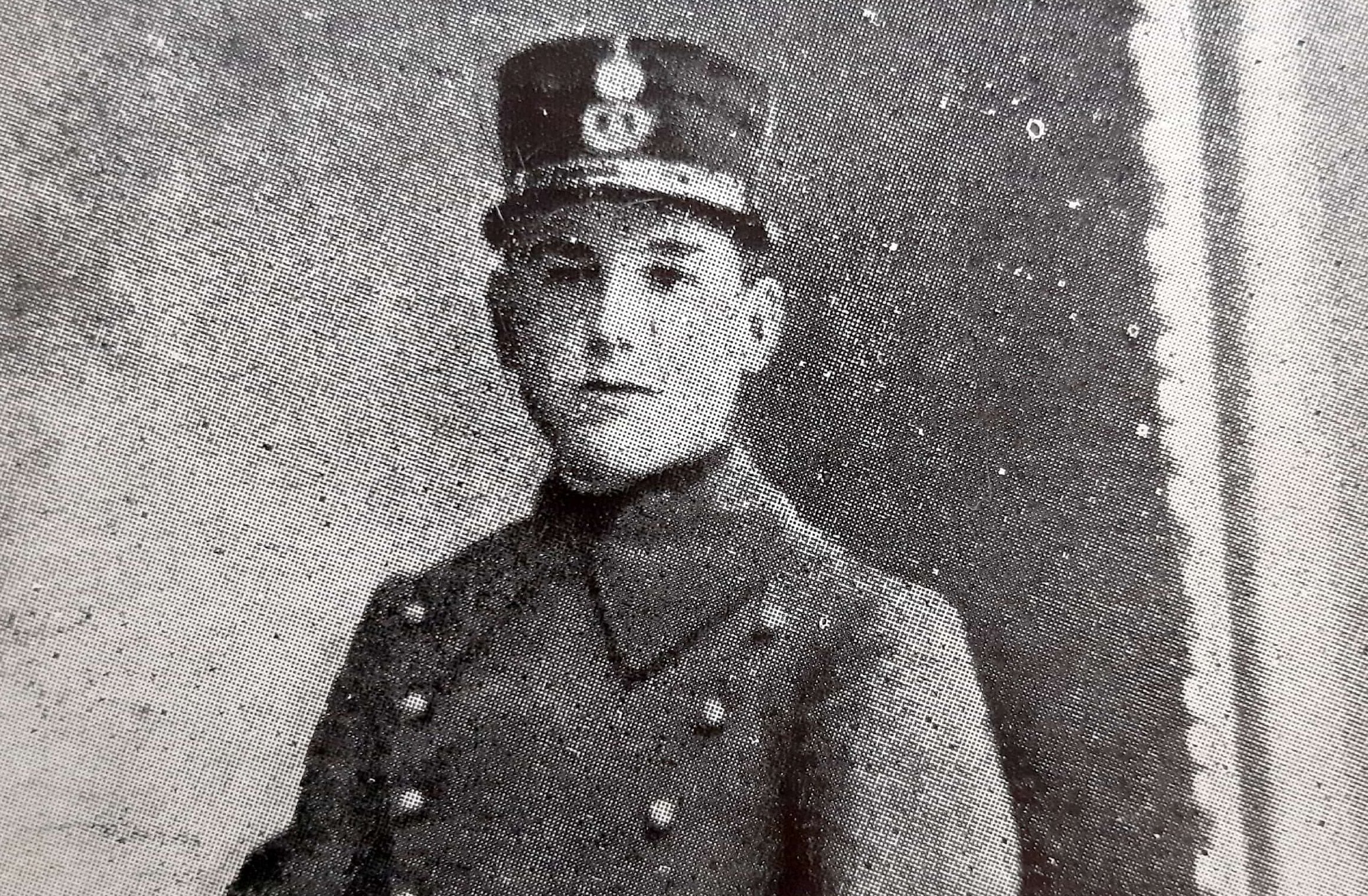 Había pensado en estudiar medicina, pero luego se volcó a la carrera militar. En esta foto, como flamante cadete del Colegio Militar