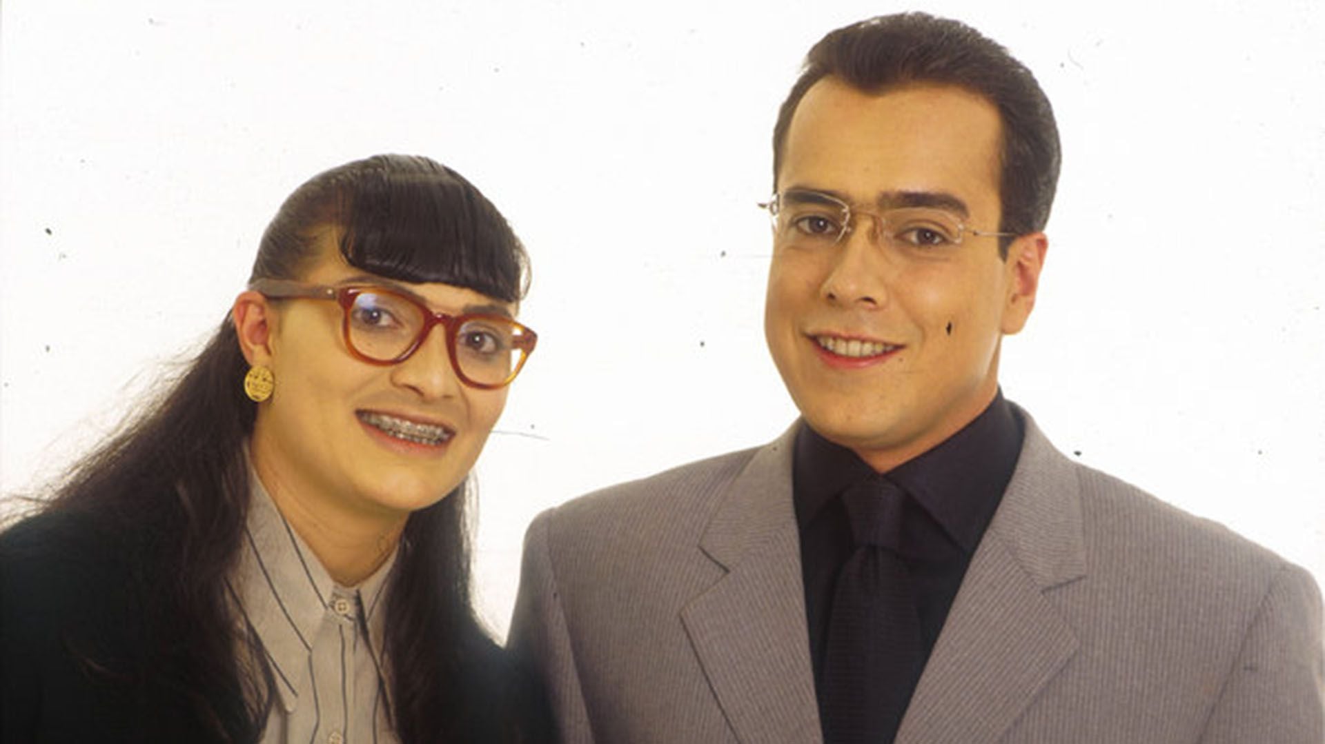 Betty (Ana María Orozco) y su jefe, don Armando (Jorge Enrique Abello), en “Yo soy Betty, la fea” (RCN Televisión)