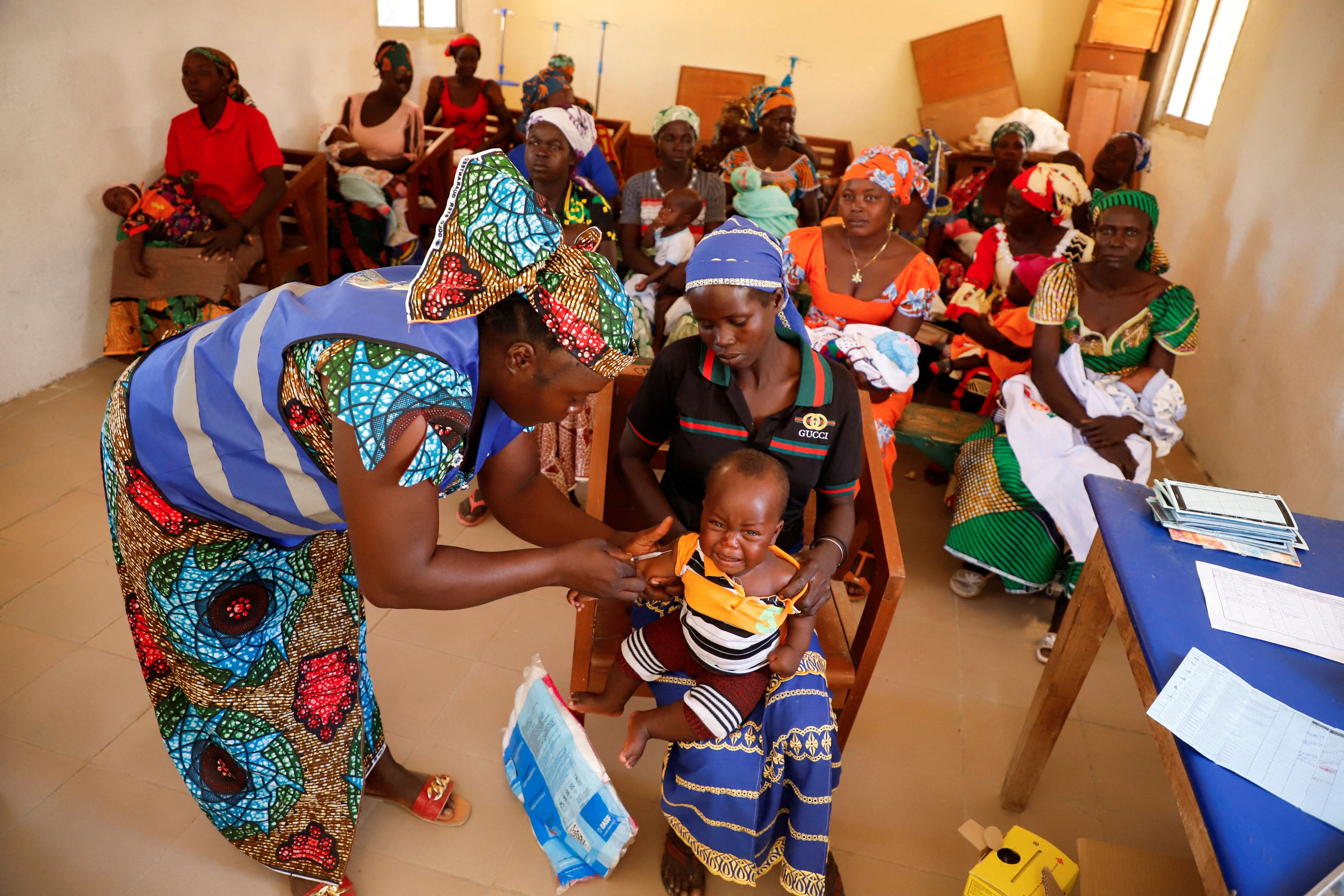 Campaña de vacunación contra la malaria en Datcheka, Camerún (REUTERS/Desire Danga Essigue)