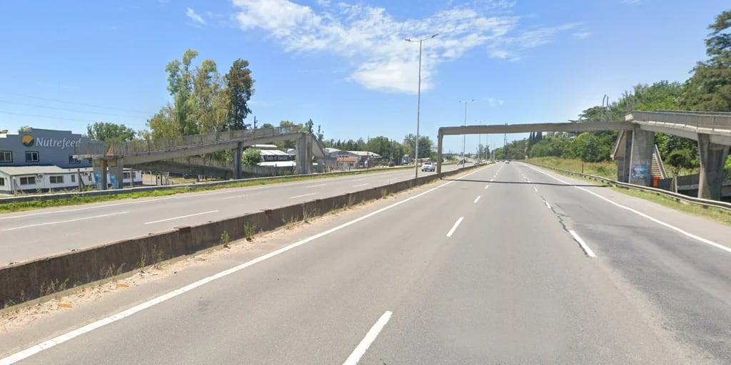 La Justicia federal ordenó la reconstrucción de un puente peatonal sobre una autopista concesionada