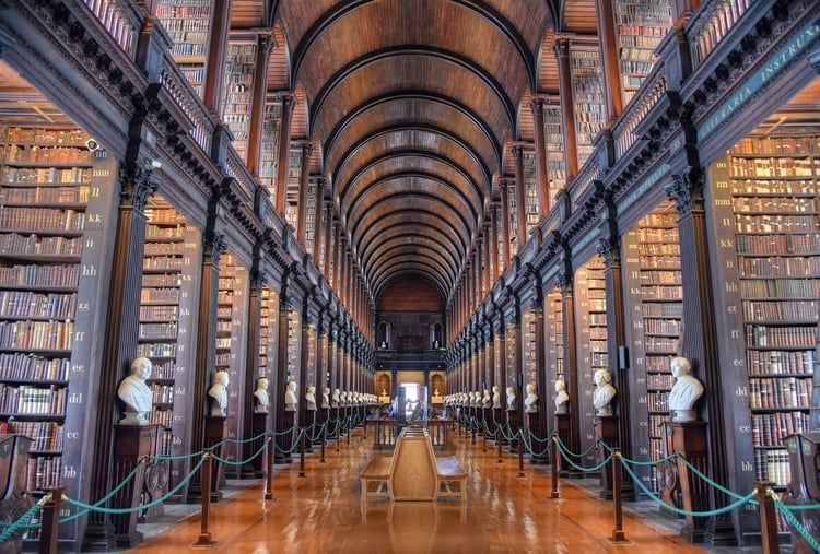 La Universidad de Dublín es una universidad fundada en 1592 en la ciudad de Dublín. La reina Isabel I al aprobar su construcción la consolidó como la más antigua de Irlanda (Shutterstock)