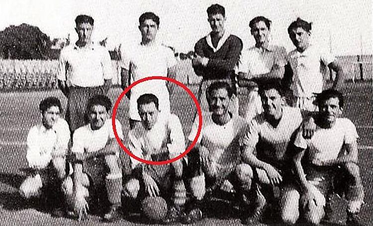 Albert Camus en sus tiempos de jugador de fútbol en Argelia
