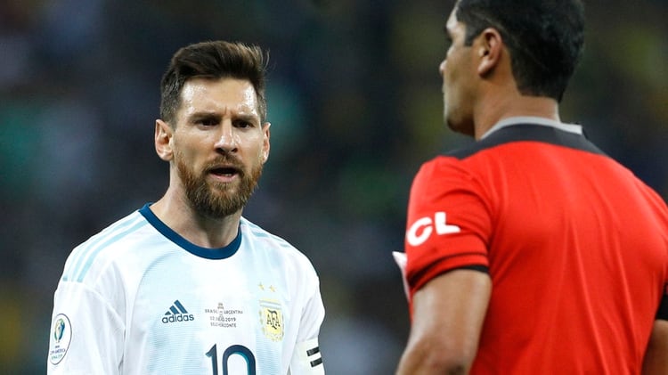 Lionel Messi realizó una grave denuncia contra la Conmebol por corrupción y dijo que la Copa América estaba arreglada para Brasil (AP Photo/Victor R. Caivano)