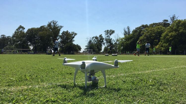 Los drones y GPS en el fútbol: ¿aporte necesario o puro show ...