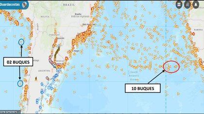 Buques pesqueros chinos provenientes de Sudáfrica y Chile acercándose a la milla 201 del Océano Atlántico a la altura del Mar Argentino (Prefectura Naval Argentina)