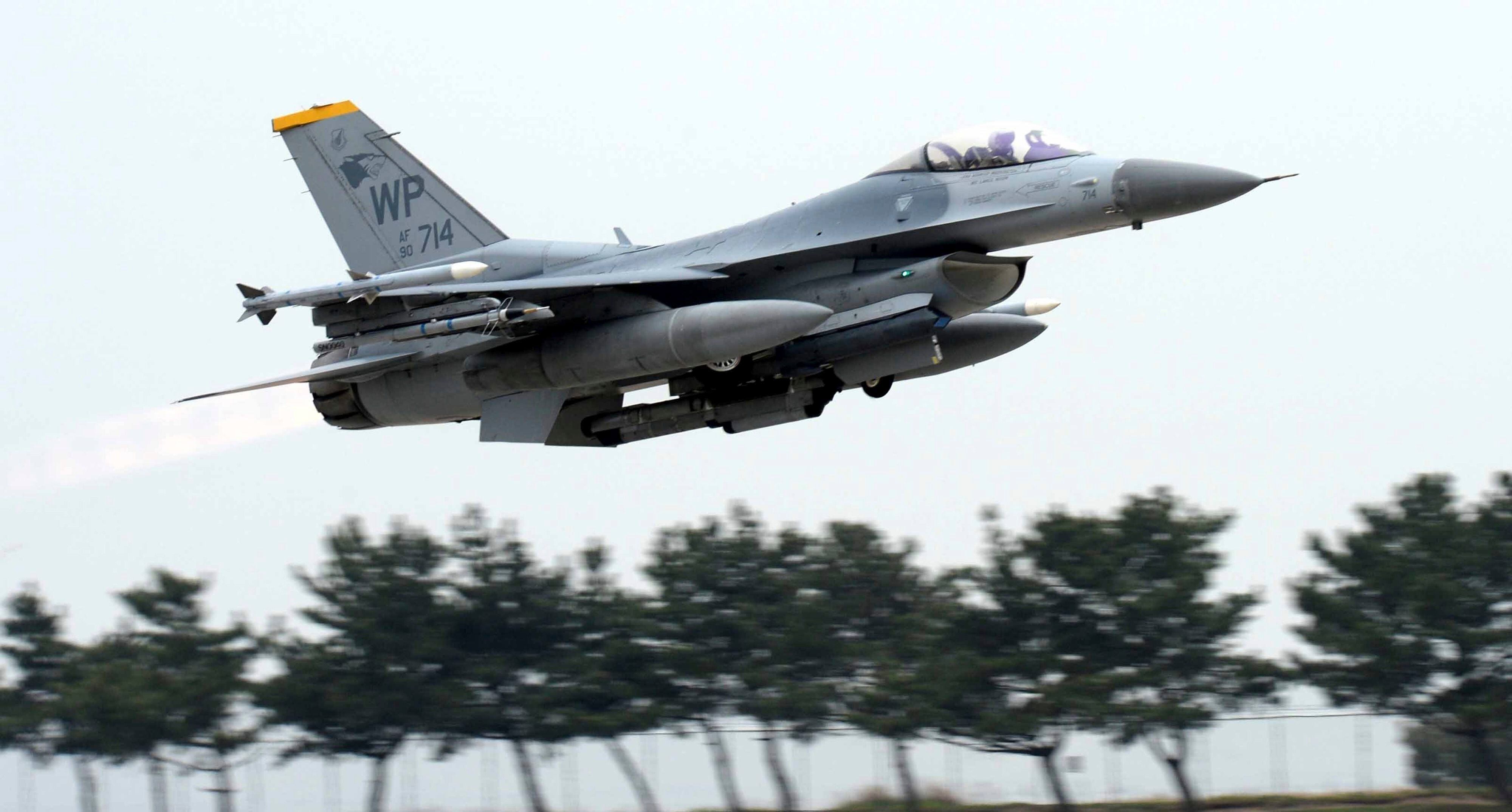 Colombia podría recibir cazas F16 de los Estados Unidos para reemplazar los aviones Kfir - crédito AP