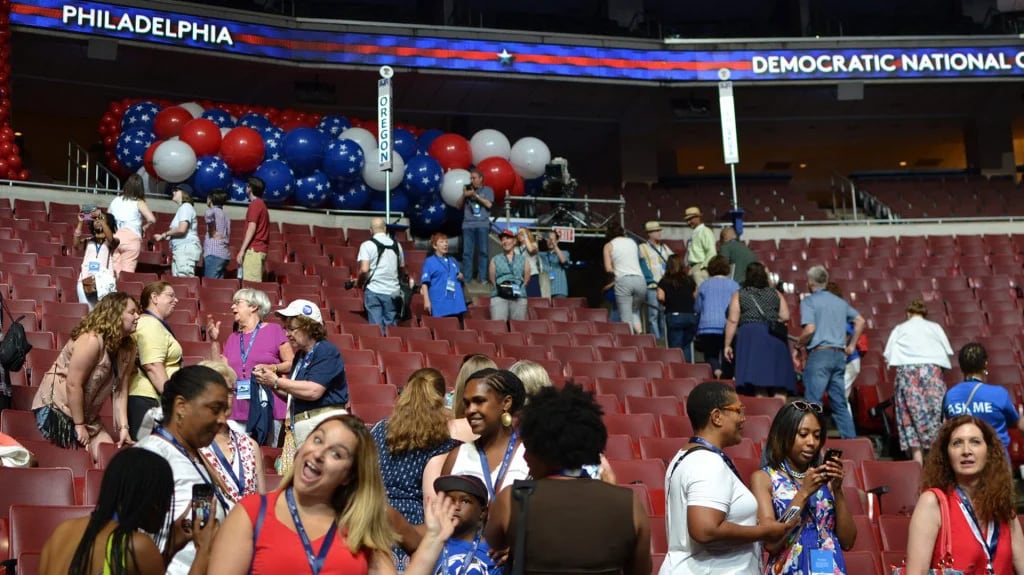 Hillary subirá al escenario acompañada de su hija Chelsea (Flickr)