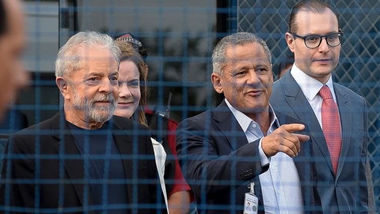 Lula da Silva saliendo de prisión (AFP)
