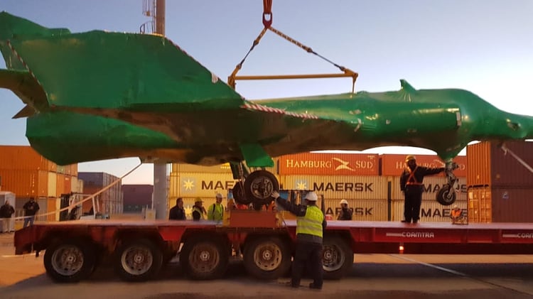 En total, llegaron cinco aviones provenientes de la Armada Francesa