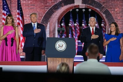 Melania Trump, Donald Trump, el vicepresidente Mike Pence y su esposa, Karen Pence, en Baltimore, Maryland, el 26 de agosto de 2020. REUTERS/Jonathan Ernst