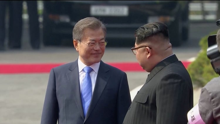 Moon Jae-in y Kim Jong-un (Reuters/Archivo)