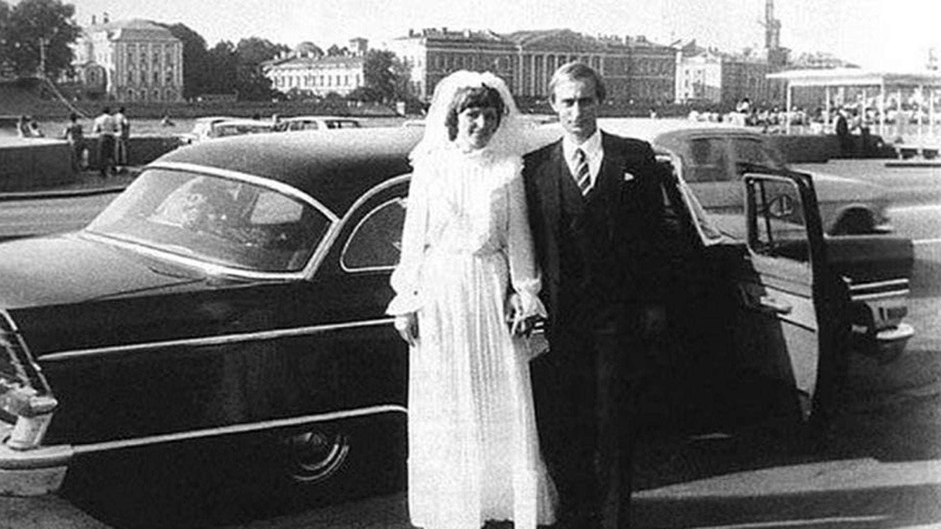 Putin se casó el 28 de julio de 1983 con Liudmila Shkrébneva, que pasó a llamarse Liudmila Putina, cuando estaba por cumplir treinta y un años
