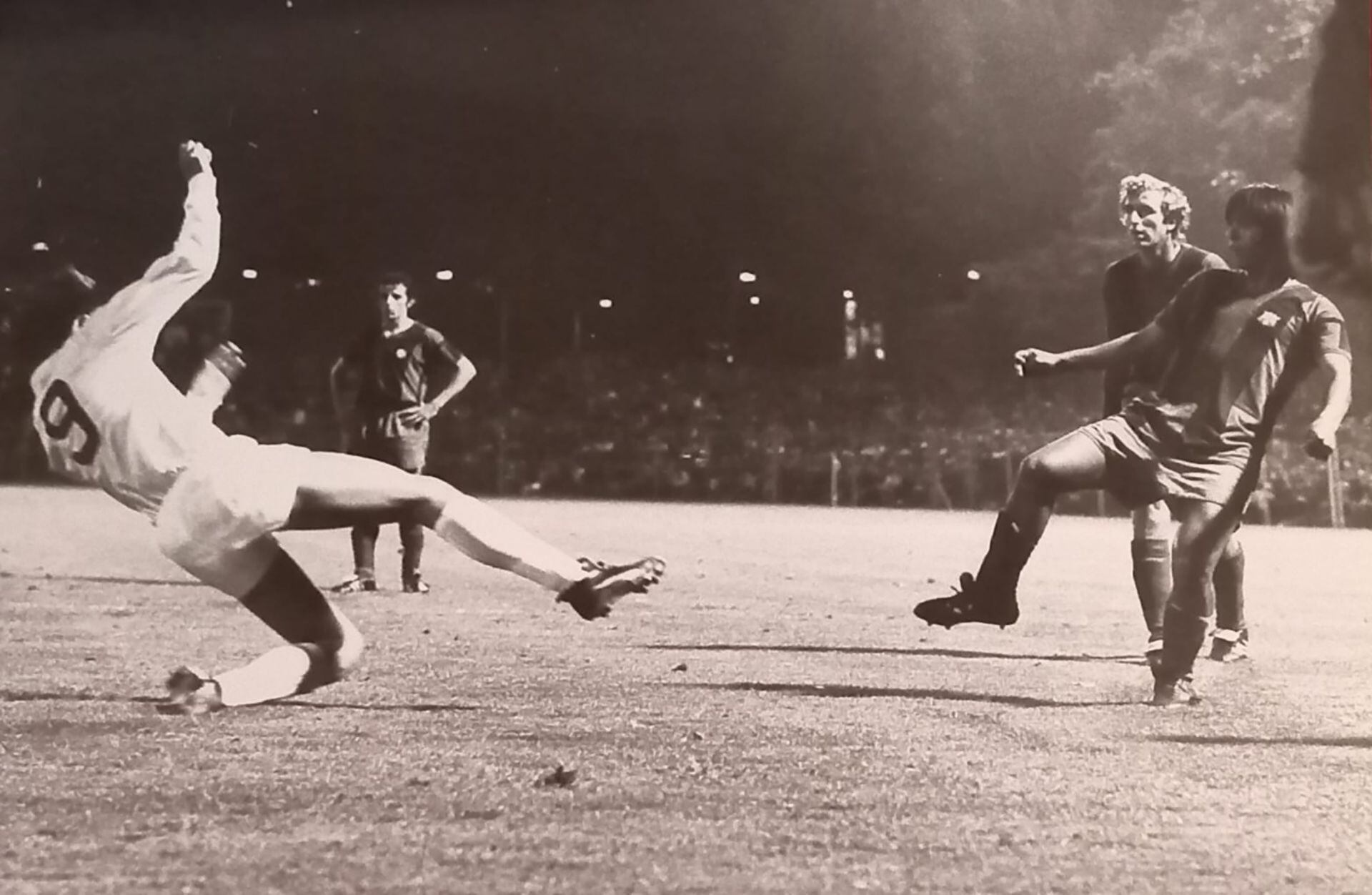 Cos, jugando para el Barcelona frente al Real Madrid