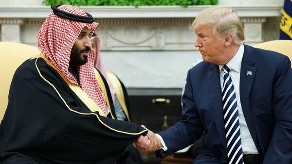 Mohammed bin Salman y Donald Trump (AFP)