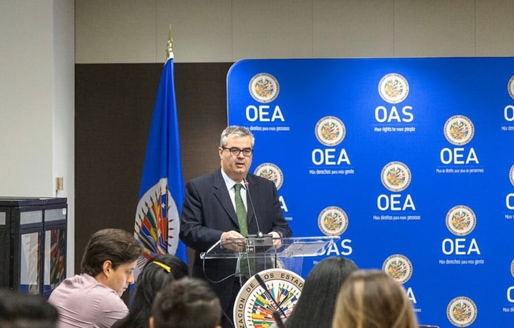 Miguel Ángel Cañada, integrante del programa de Ciberseguridad de la OEA, durante el taller que ofreció el organismo en Washington.