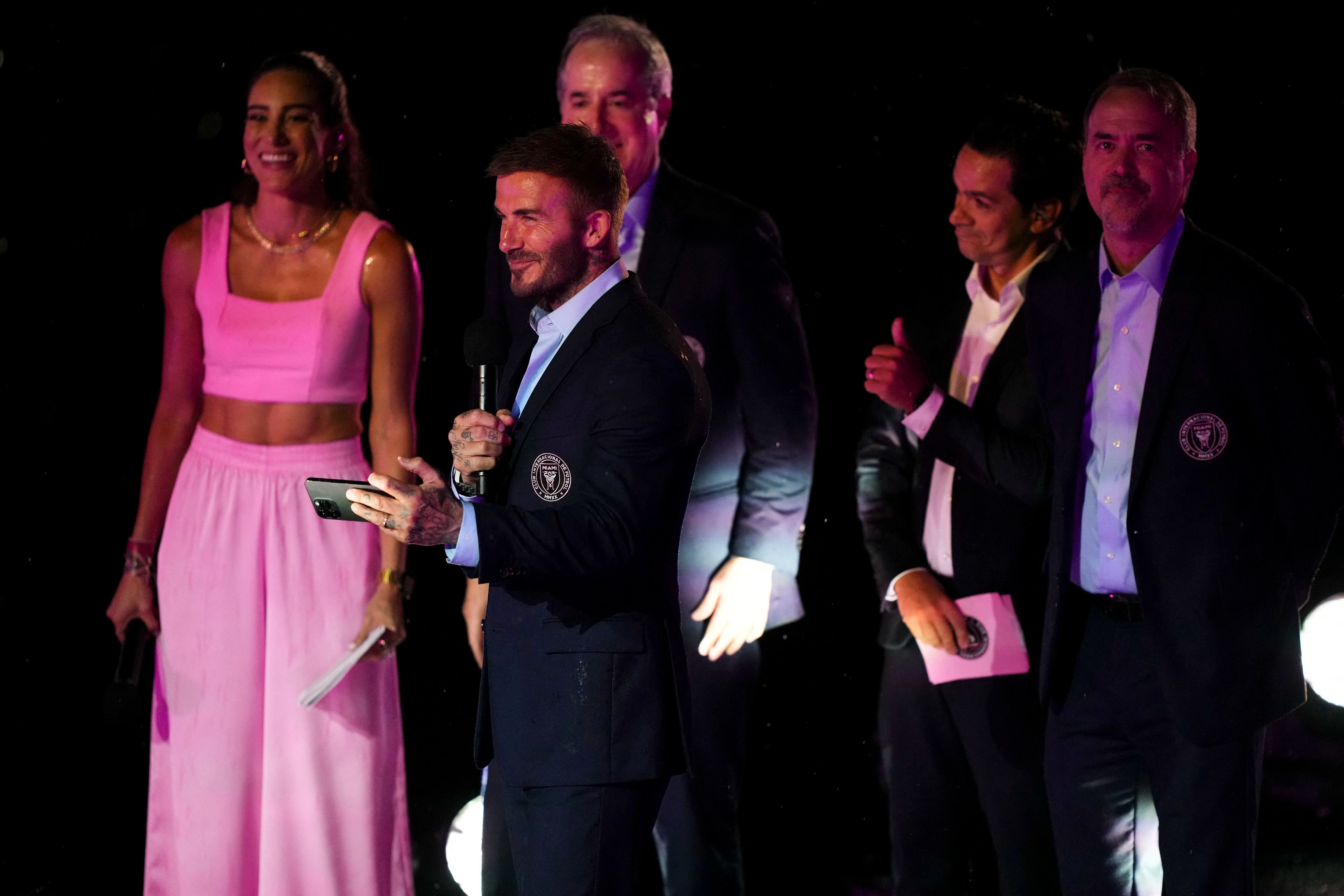 El copropietario de Inter Miami CF, David Beckham, fue uno de los oradores en la presentación de Lionel Messi en el DRV PNK Stadium (Crédito obligatorio: Jasen Vinlove-USA TODAY Sports)