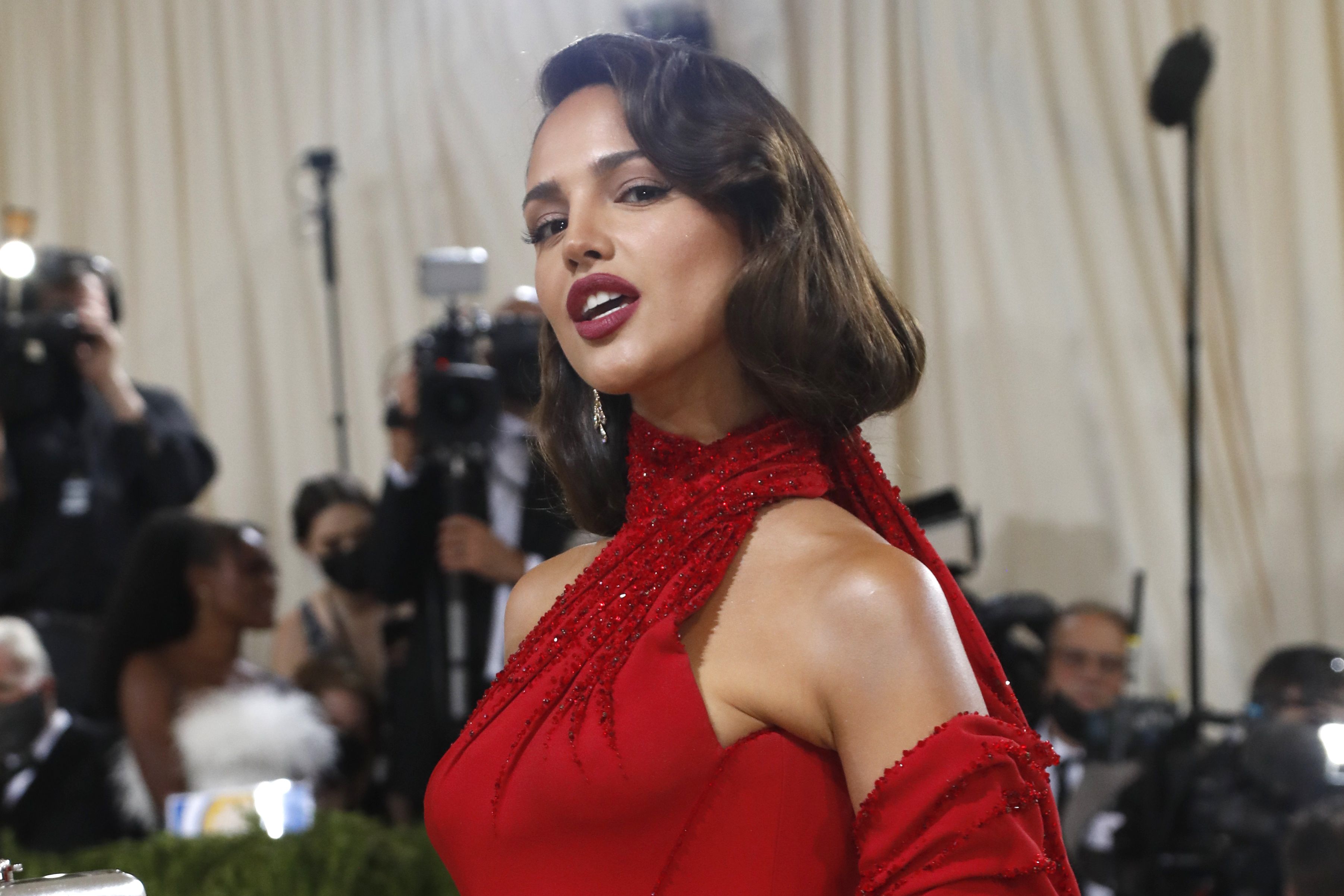 Eiza González showed off her luxurious outfit for the “Fashion Awards 2021”