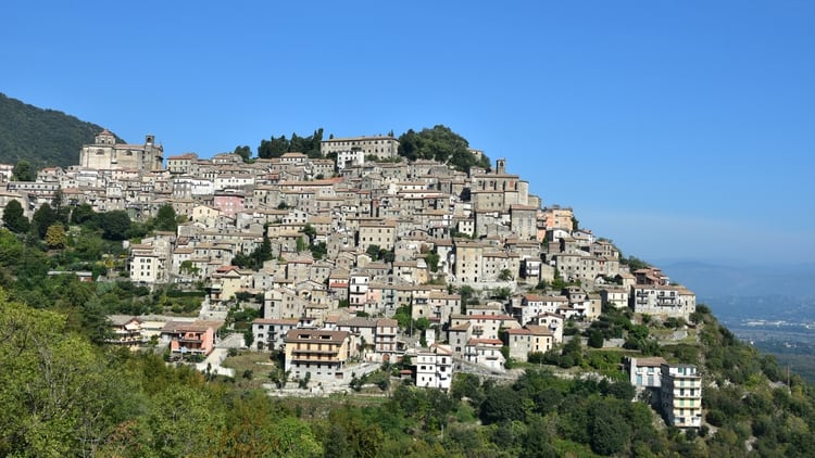 Tiene alrededor de 3 mil habitantes y necesita atraer lo antes posible a nuevos compradores para no convertirse en un “pueblo fantasma