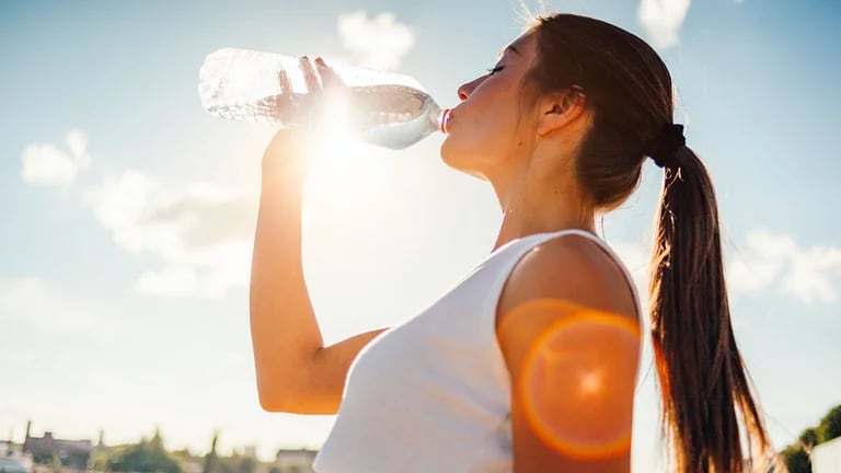 En los días de calor, el cuerpo pierde más líquidos a través de la transpiración 