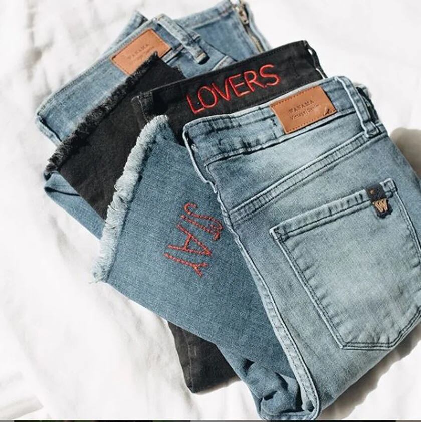 Del clásico chupín al corte "mom", las tendencias de jeans pisan fuerte en 2019 -
