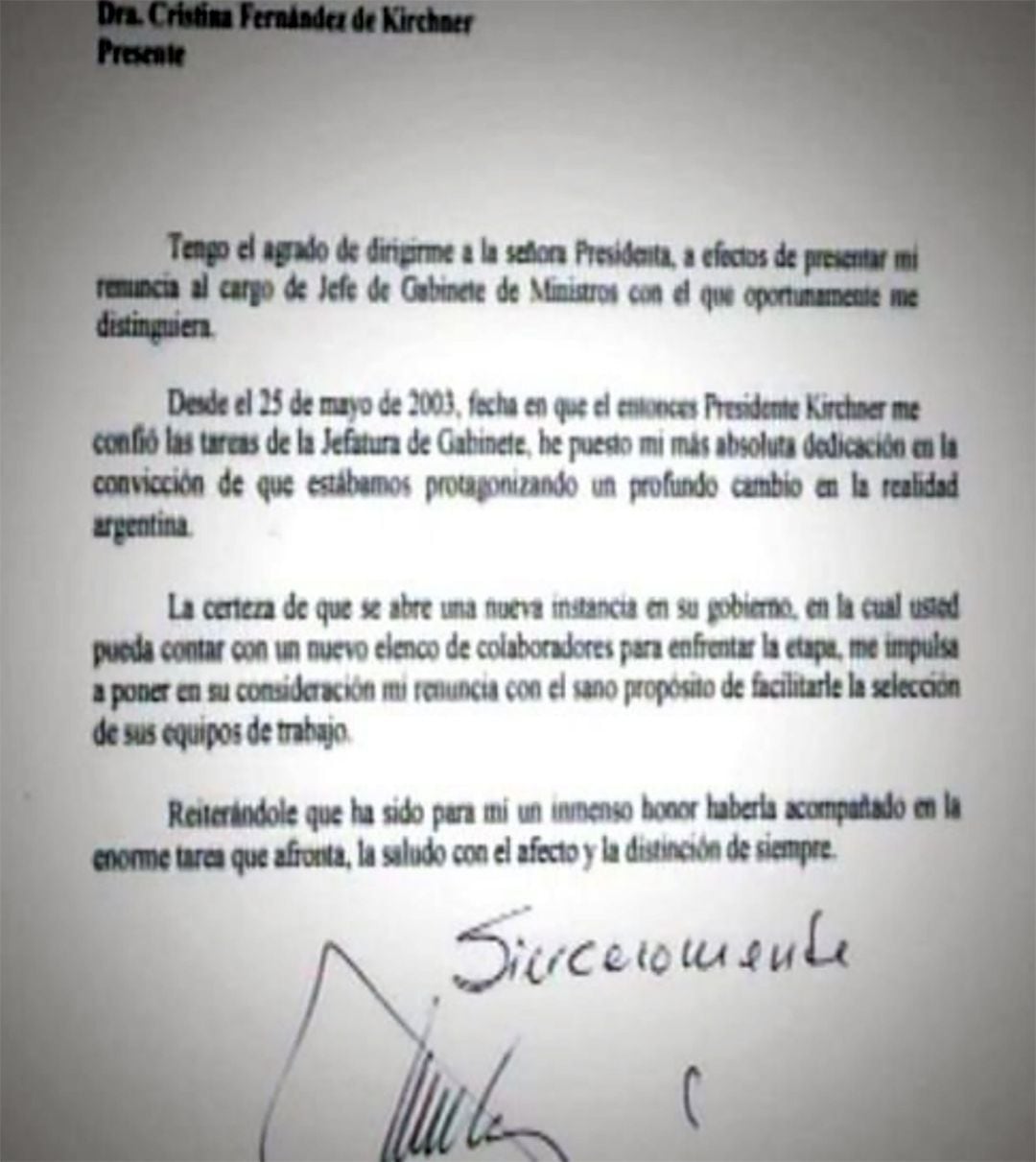 A menos de una semana de la derrota del oficialismo en su intento por aprobar el proyecto de las retenciones móviles en el Senado, el 23 de julio de 2008, renunció a su cargo como Jefe de Gabinete. Había sido una de las caras visibles del Gobierno mientras las negociaciones con las entidades agrarias estuvieron abiertas. Aquí, la carta de renuncia.