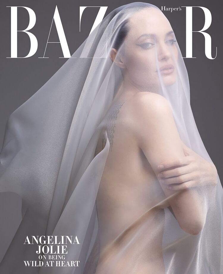 La portada de Harpers Bazaar en la cual Angelina Jolie posa desnuda en una superproducción (Gentileza: Harpers Bazaar)