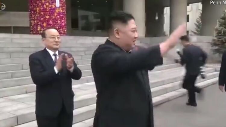 Kim, saludando al público tras el incidente